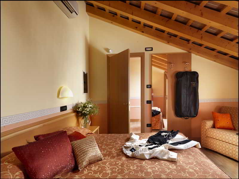 Room
Room
di Hotel & Residence Roma