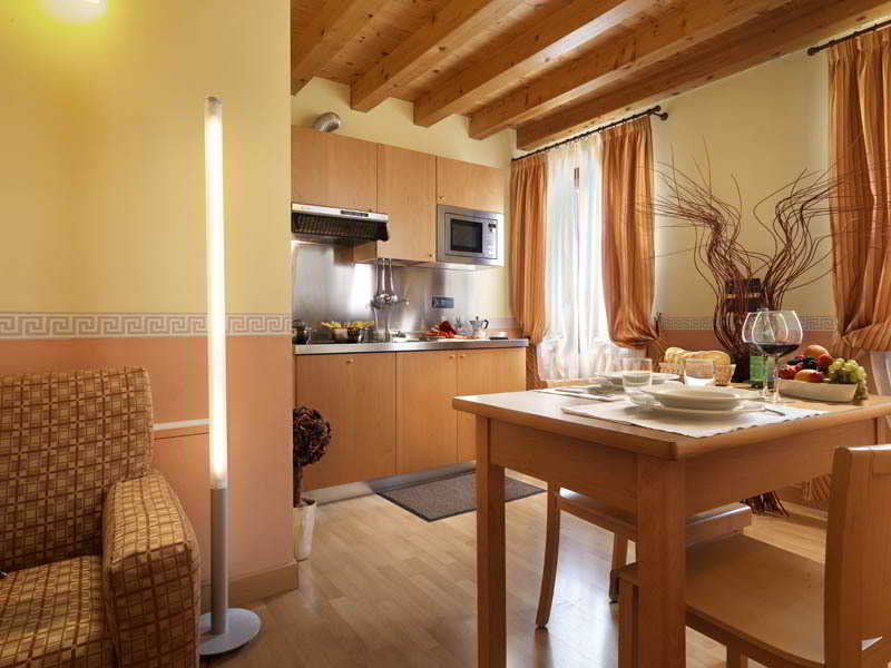 Room
Room
di Hotel & Residence Roma