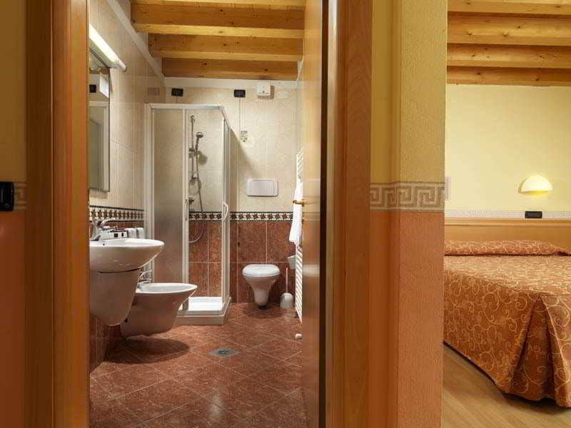 Room
Room
di Hotel & Residence Roma