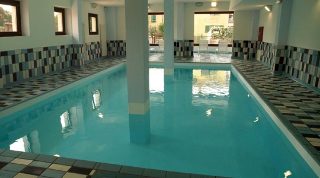 Pool
Pool
di International Hotel