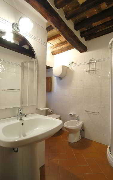 Room
Room
di Castello Di Tocchi - App. Ginestra