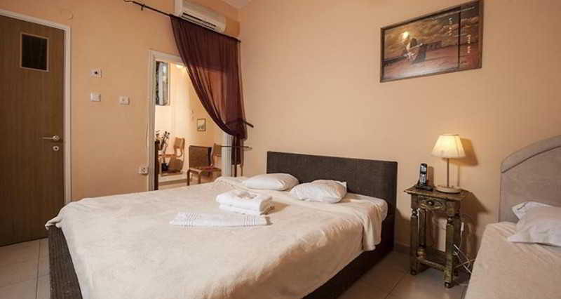 Room
Room
di Eden House Apartments and Suites