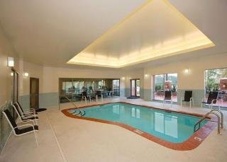 Pool
 di Comfort Suites Magnolia Greens