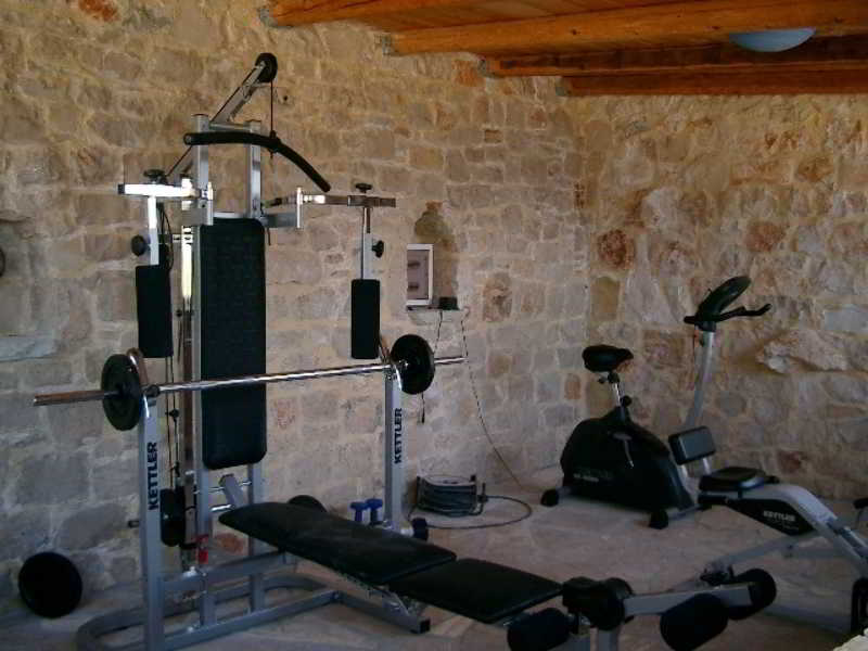 Sports and Entertainment
Sports and Entertainment
di Villas Cavo Marathia I