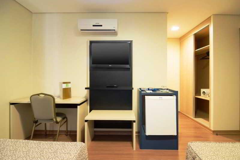 Room
Room
di Hotel Financial