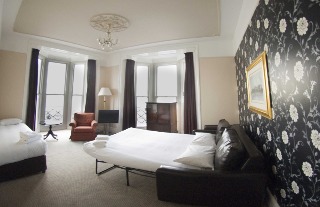 Room
Room
di Queens Hotel