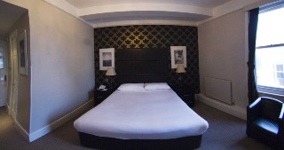 Room
Room
di Queens Hotel