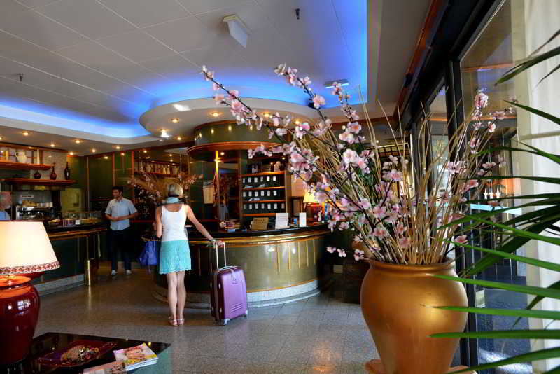 Lobby
Lobby
di MSN Hotel Galles Genova