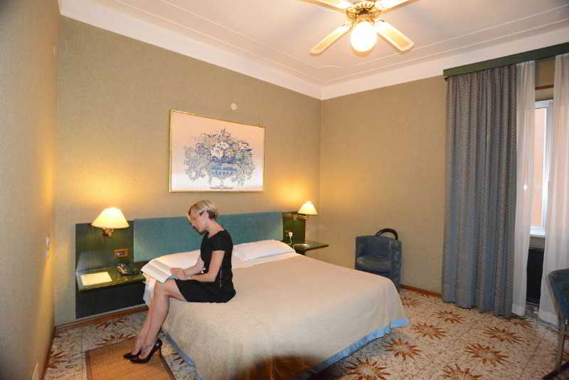 Room
Room
di MSN Hotel Galles Genova