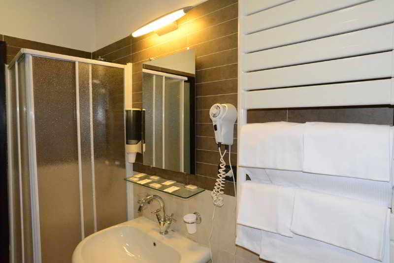 Room
Room
di MSN Hotel Galles Genova