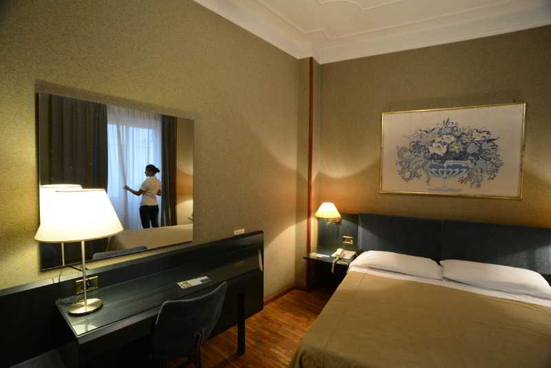 Room
Room
di MSN Hotel Galles Genova