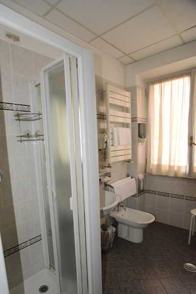 Room
Room
di MSN Hotel Galles Genova