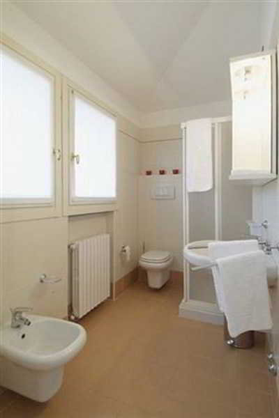 Room
Room
di Residence Porto Letizia