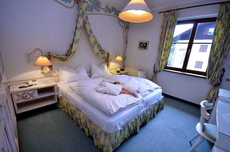 Room
Room
di Schwarzer Adler Aquila Nera