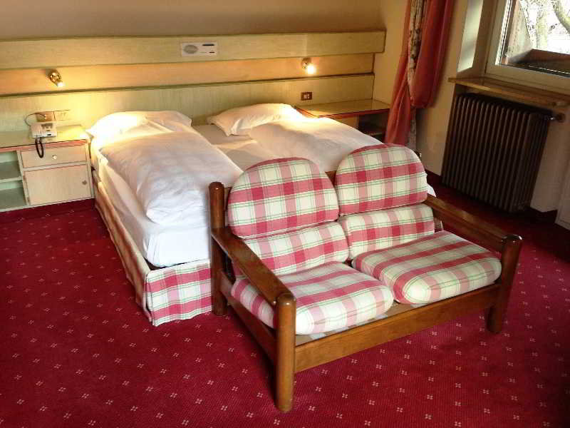 Room
Room
di Schwarzer Adler Aquila Nera