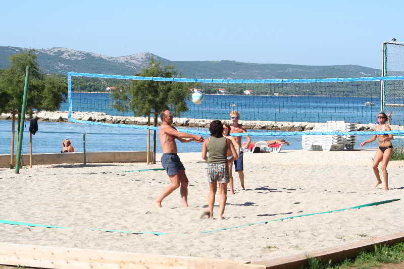 Sports and Entertainment
Sports and Entertainment
di Villa Donat