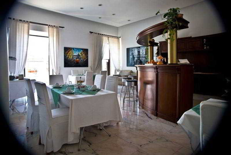 Bar
Bar
di Palazzo Ruffo di Bagnara