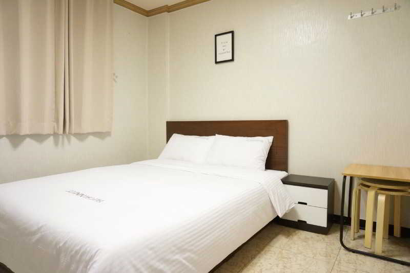 Room
Room
di JJ Inn Hotel Busan