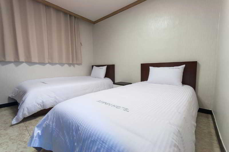 Room
Room
di JJ Inn Hotel Busan