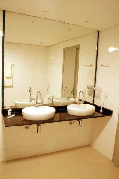 Room
Room
di Oscar Hotel Executive