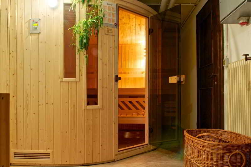 Sports and Entertainment
Sports and Entertainment
di Pawlik Hotel