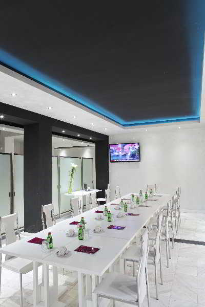 Conferences
Conferences
di Side One Design Hotel