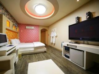 Room
Room
di Goodstay New Grand Hotel