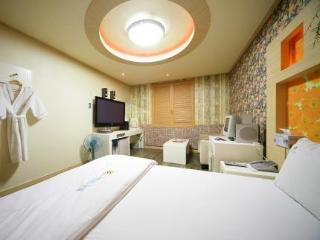 Room
Room
di Goodstay New Grand Hotel