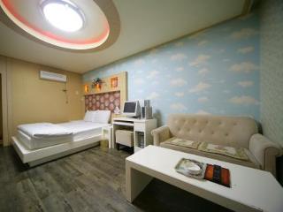 Room
Room
di Goodstay New Grand Hotel