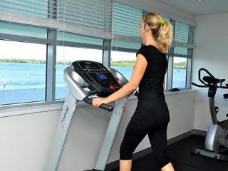 Sports and Entertainment
Sports and Entertainment
di Ramada Hotel Suites