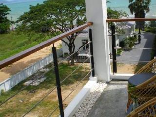 General view
 di 5ive Beach House Hotel