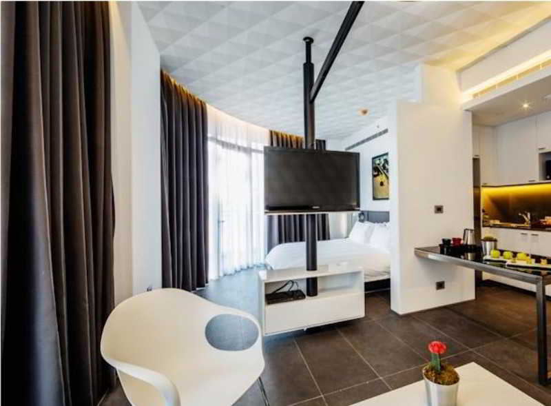 Room
Room
di Small Ville Hotel