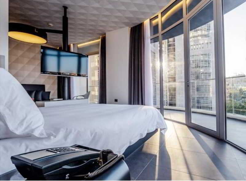 Room
Room
di Small Ville Hotel