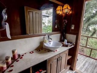 Sports and Entertainment
Sports and Entertainment
di Casa Vallejo