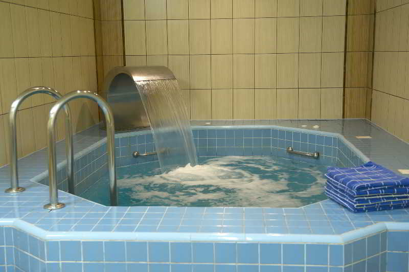 Sports and Entertainment
Sports and Entertainment
di Accord Hotel Business