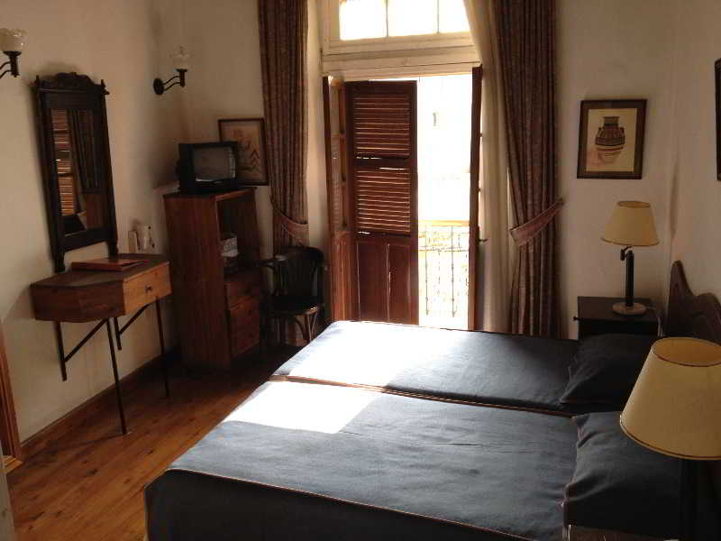 Room
Room
di Nostalgia Court