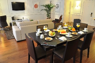 Room
Room
di Dann Carlton Quito