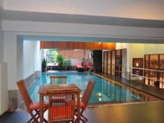 Pool
 di Bobsons Suites Bangkok