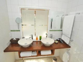 General view
General view
di Mccormick House