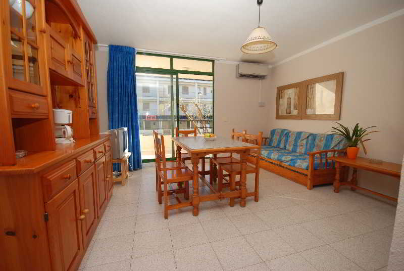 Room
Room
di Sol Y Mar Park