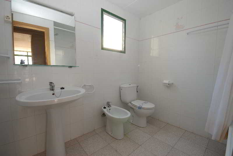 Room
Room
di Sol Y Mar Park