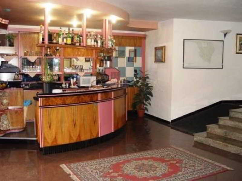 Bar
Bar
di Degli Ulivi