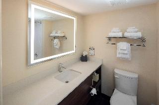 Holiday Inn Victoria – Elk Lake