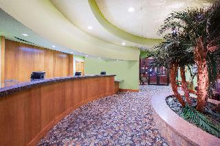 Ramada by Wyndham Des Moines Tropics Resort & Conf