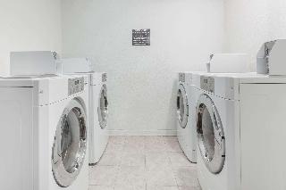 Super 8 by Wyndham Augusta