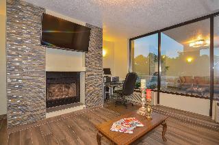 Days Inn By Wyndham Southern Hills/Oru