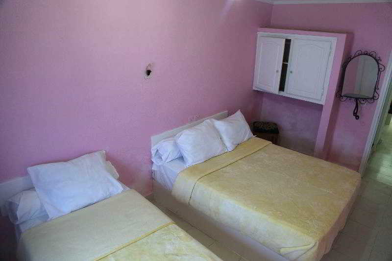 Room
Room
di LA BELLE VUE