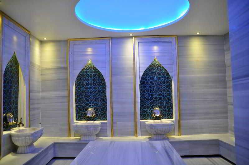 Sports and Entertainment
Sports and Entertainment
di Neva Star Gate Hotel