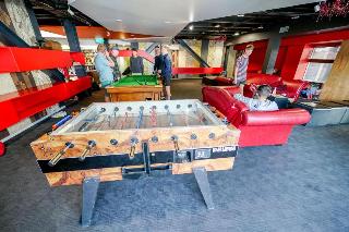 Nomads Queenstown Hotel