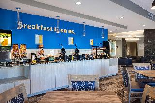 Days Inn & Suites by Wyndham Warman Legends Centre